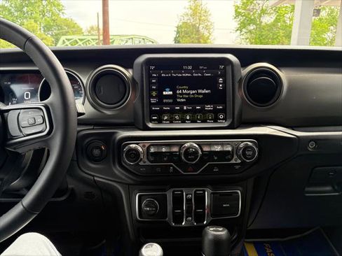 Certified 2023 Jeep Wrangler Unlimited w/ Cold Weather Group AWD/4WD image 22