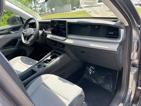 New 2026 Volkswagen Tiguan SE AWD/4WD image 44