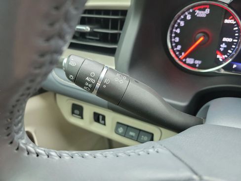 Used 2021 GMC Acadia Denali w/ Denali Technology Package image 25