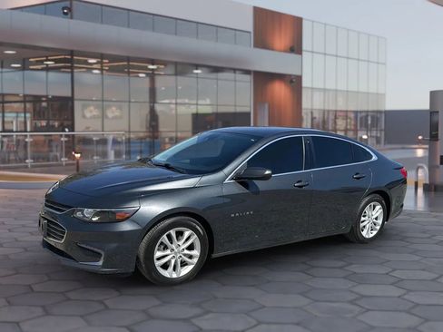 Used 2018 Chevrolet Malibu LT w/ Driver Confidence Package image 2