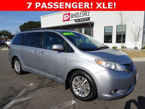Used 2016 Toyota Sienna XLE image 1