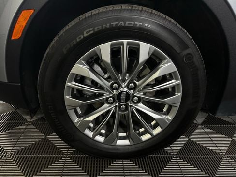 Used 2024 Cadillac XT4 Premium Luxury AWD/4WD image 9