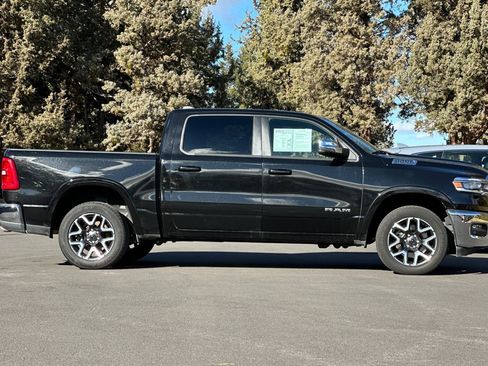 Used 2025 RAM 1500 Laramie AWD/4WD image 3