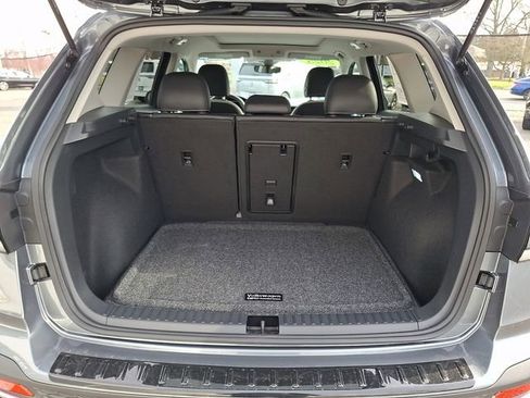 Certified 2025 Volkswagen Taos SE w/ Panoramic Sunroof Package image 29