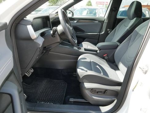Certified 2026 Volkswagen Tiguan SE R-Line AWD/4WD image 13