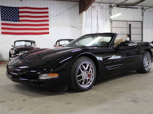 Used 1999 Chevrolet Corvette Convertible w/ Memory Pkg RWD image 19