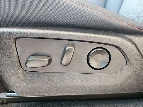 Used 2024 Chevrolet Colorado Z71 w/ Z71 Convenience Package 2 image 16