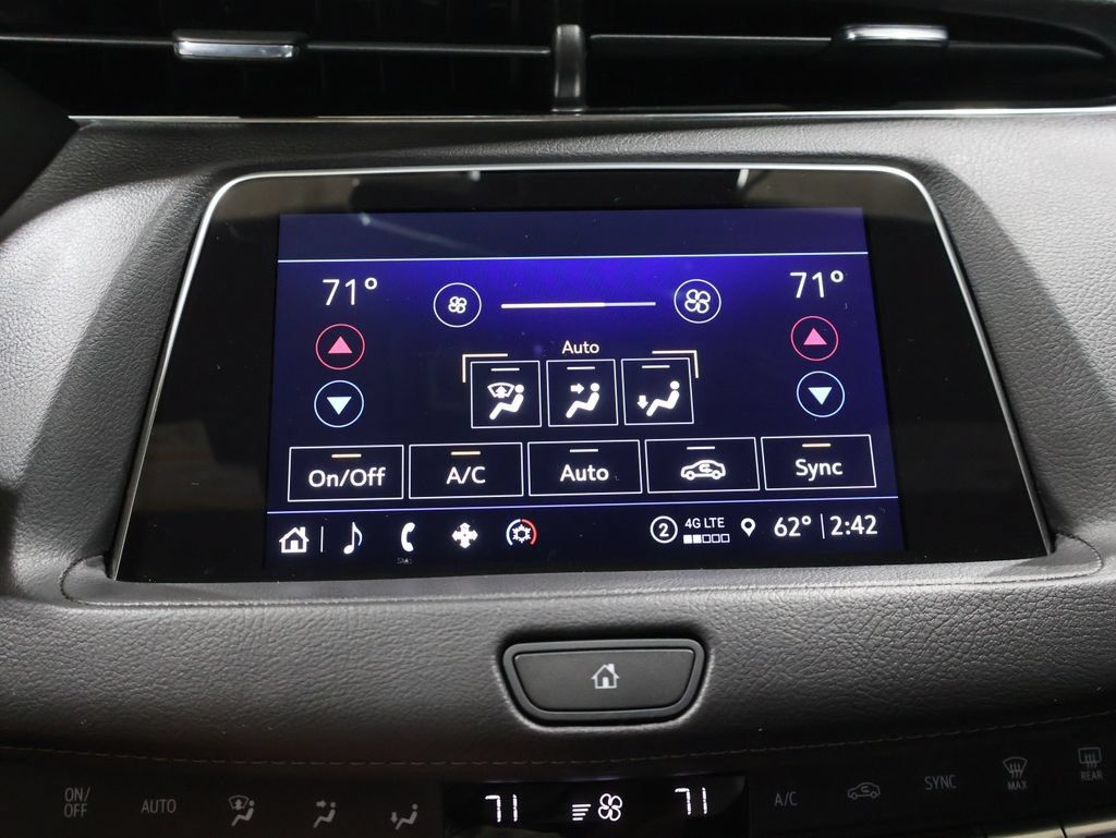 Used 2023 Cadillac XT4 Luxury w/ Cold Weather Package AWD/4WD image 34
