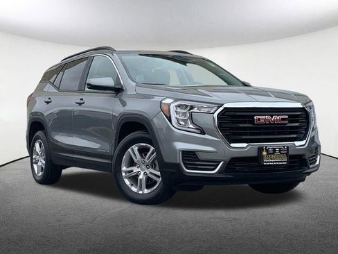 Used 2023 GMC Terrain SLE w/ Driver Convenience Package AWD/4WD image 2
