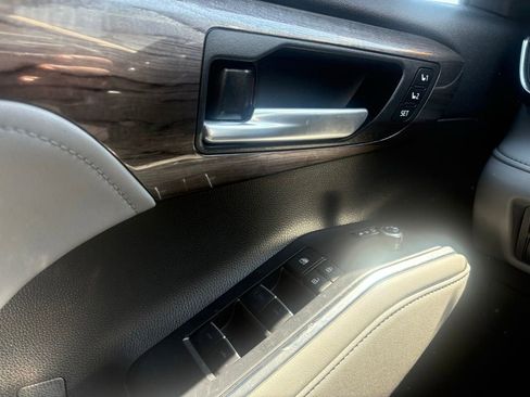 Used 2023 Toyota Highlander Platinum FWD image 13