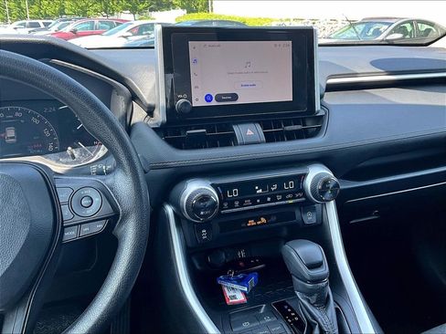 Used 2025 Toyota RAV4 XLE AWD/4WD image 18