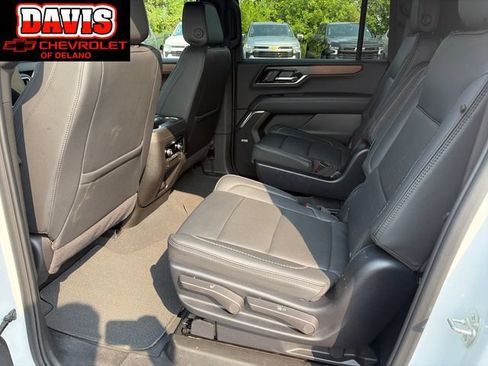 Used 2025 GMC Yukon XL Denali AWD/4WD image 18