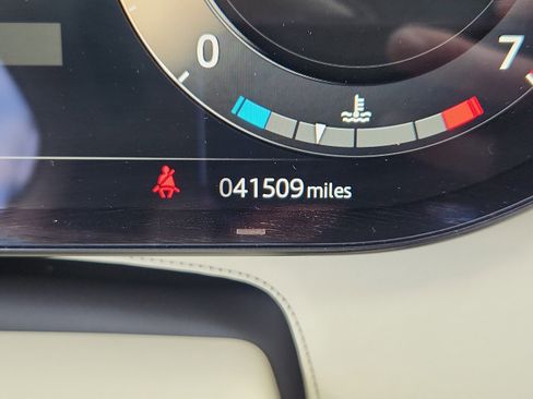 Used 2023 Land Rover Range Rover Long Wheelbase SE image 21