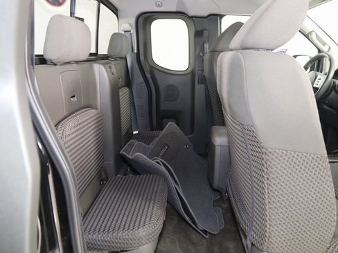 Used 2015 Nissan Frontier SV image 10