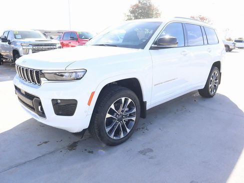 New 2025 Jeep Grand Cherokee L Overland w/ Luxury Tech Group IV AWD/4WD image 11