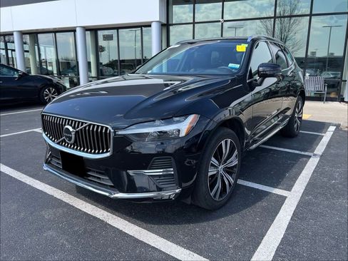 Used 2023 Volvo XC60 B5 Plus w/ Climate Package image 3