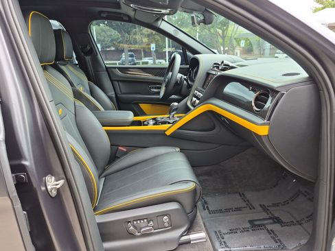 Certified 2025 Bentley Bentayga AWD/4WD image 23