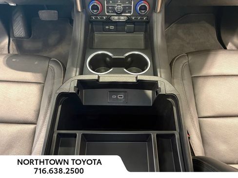Used 2023 Chevrolet Suburban High Country AWD/4WD image 16