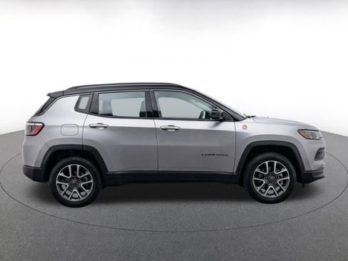 Used 2025 Jeep Compass Trailhawk AWD/4WD image 11