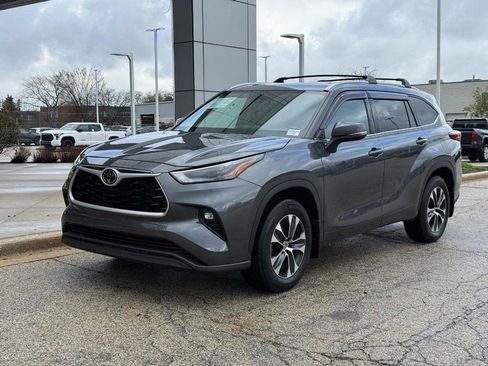 Used 2022 Toyota Highlander XLE image 7