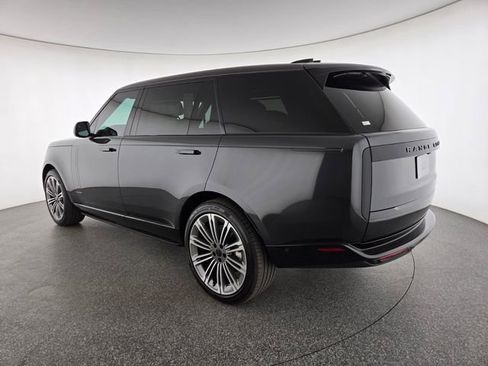 New 2026 Land Rover Range Rover Long Wheelbase SE AWD/4WD image 16