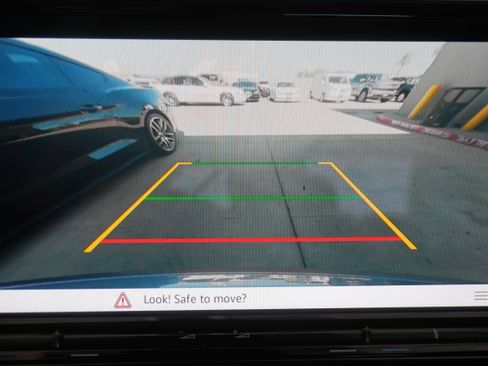 Used 2025 Volkswagen Atlas Cross Sport SE image 32