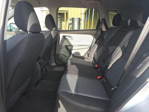 Used 2023 Nissan Rogue SV image 13