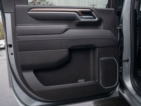 Used 2025 Chevrolet Silverado 2500 LT w/ Convenience Package image 17