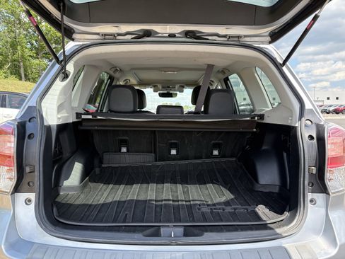 Used 2018 Subaru Forester 2.5i Touring AWD/4WD image 12