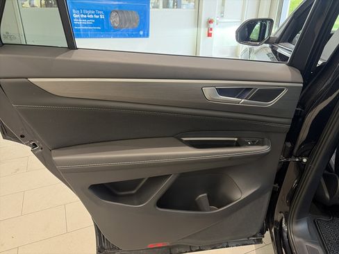 Used 2025 Volkswagen Atlas Cross Sport SE AWD/4WD image 19