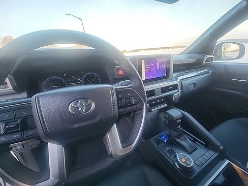 Used 2025 Toyota Tacoma TRD Off-Road image 33