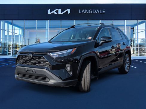 Used 2023 Toyota RAV4 XLE Premium image 11