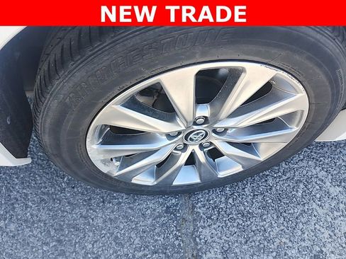 Used 2017 Toyota Camry XLE image 15