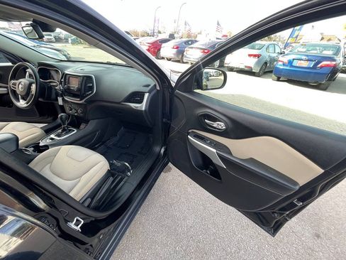 Used 2017 Jeep Cherokee Sport image 16