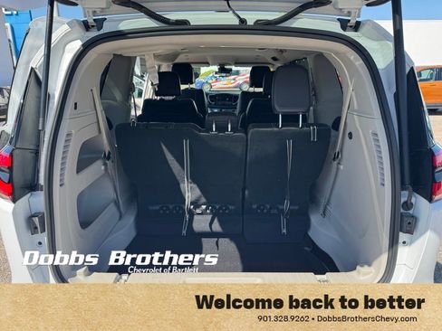 Used 2023 Chrysler Pacifica Touring-L FWD image 42