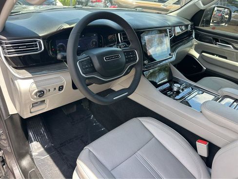 Used 2022 Jeep Wagoneer Series III w/ Premium Group I AWD/4WD image 16