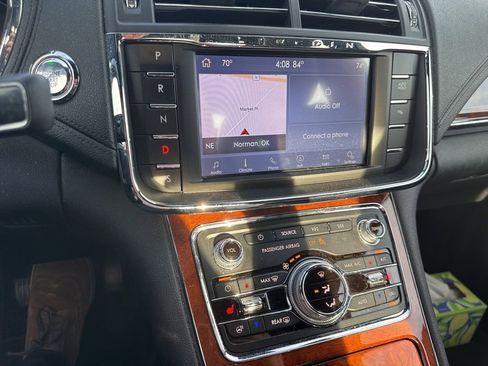 Used 2020 Lincoln Continental w/ Convenience Package image 9