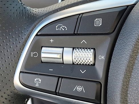 Used 2024 Genesis G70 2.5T image 22