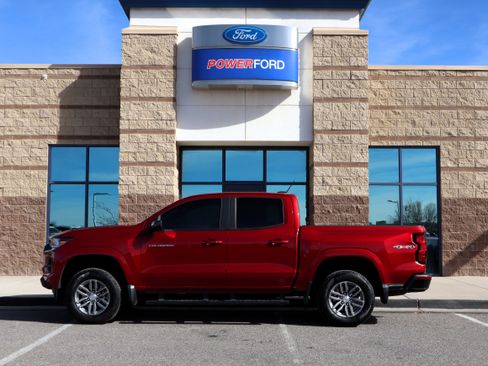 Used 2024 Chevrolet Colorado LT w/ Advanced Trailering Package image 9