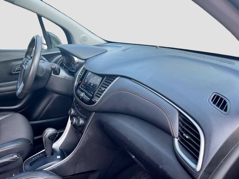 Used 2022 Chevrolet Trax LT w/ LT Convenience Package AWD/4WD image 28