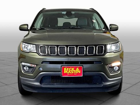 Used 2018 Jeep Compass Latitude w/ Popular Equipment Group FWD image 4
