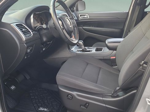 Used 2018 Jeep Grand Cherokee Laredo image 15