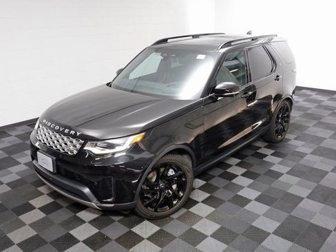 Certified 2025 Land Rover Discovery S image 2