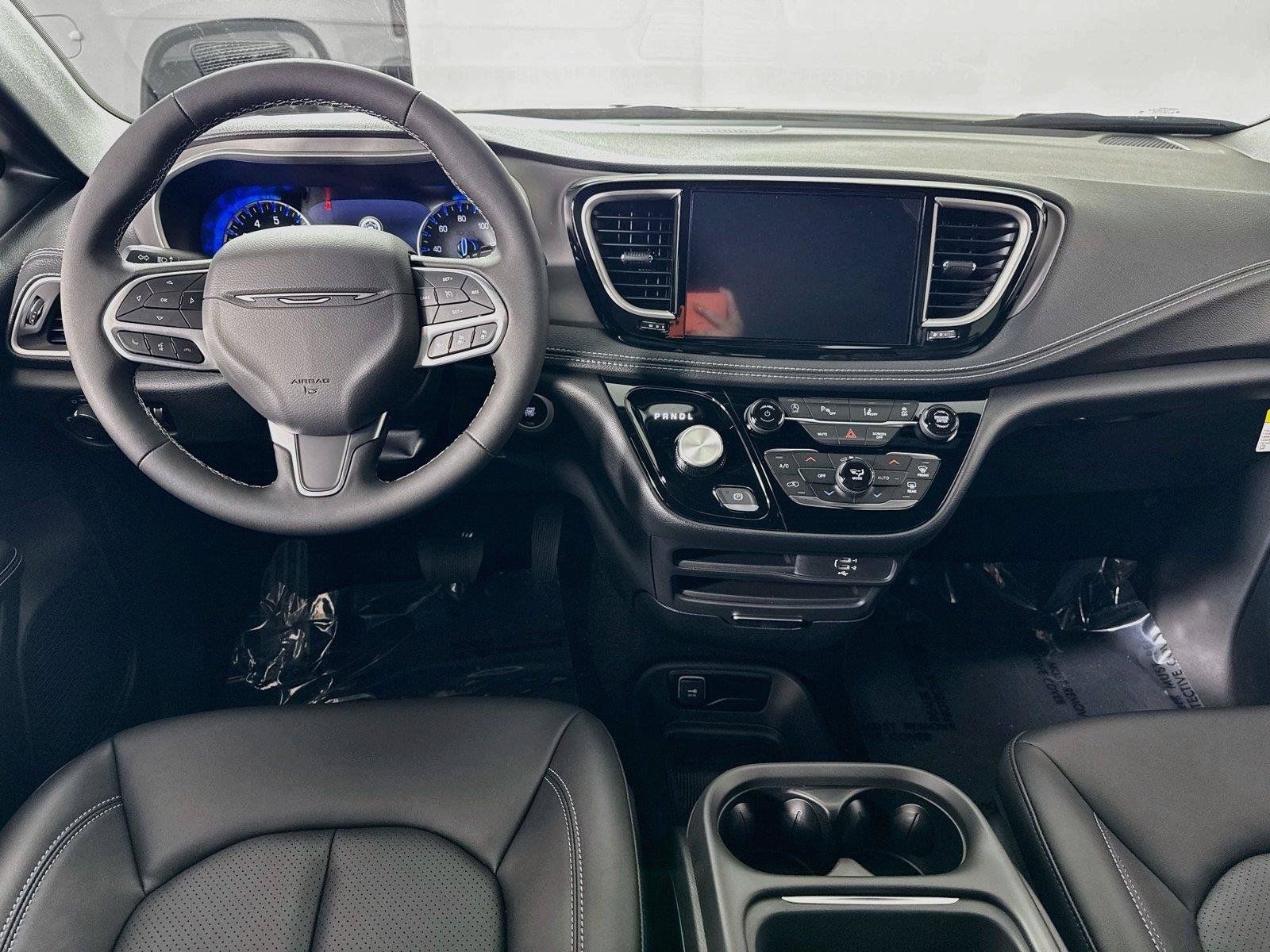 New 2027 Chrysler Pacifica Select AWD/4WD image 2
