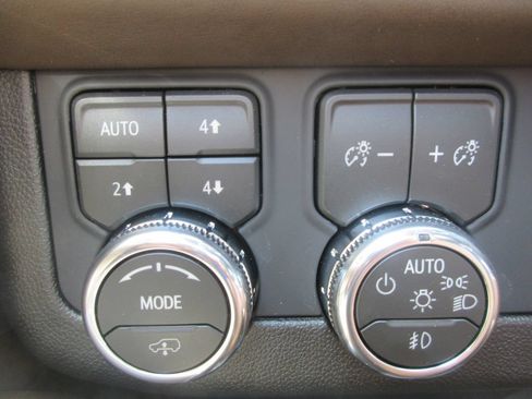 New 2026 GMC Yukon Denali Ultimate AWD/4WD image 17
