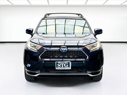 Used 2021 Toyota RAV4 SE w/ Weather & Moonroof Package AWD/4WD image 2