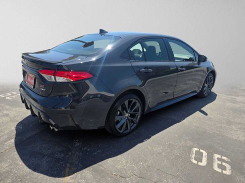 Used 2025 Toyota Corolla SE w/ Convenience Package FWD image 3