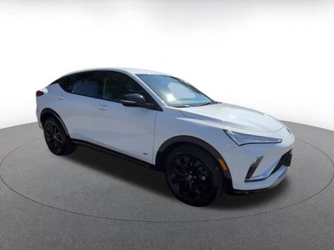 Used 2025 Buick Envista Sport Touring image 2