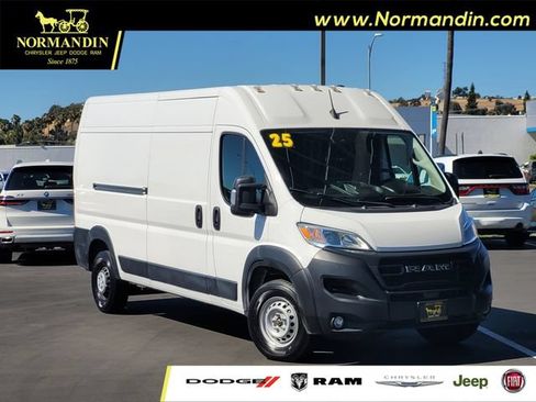 Used 2025 RAM ProMaster 2500 w/ Convenience Group FWD image 1