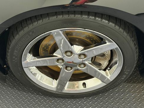 Used 2007 Chevrolet Corvette Coupe w/ Performance Package RWD image 18